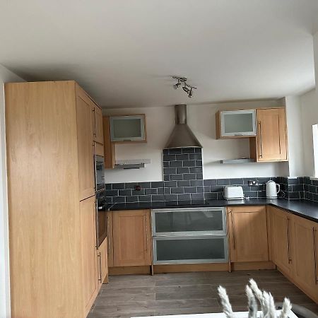 2 Bed Modern Apartment Swansea Extérieur photo