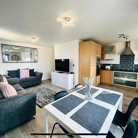2 Bed Modern Apartment Swansea Extérieur photo