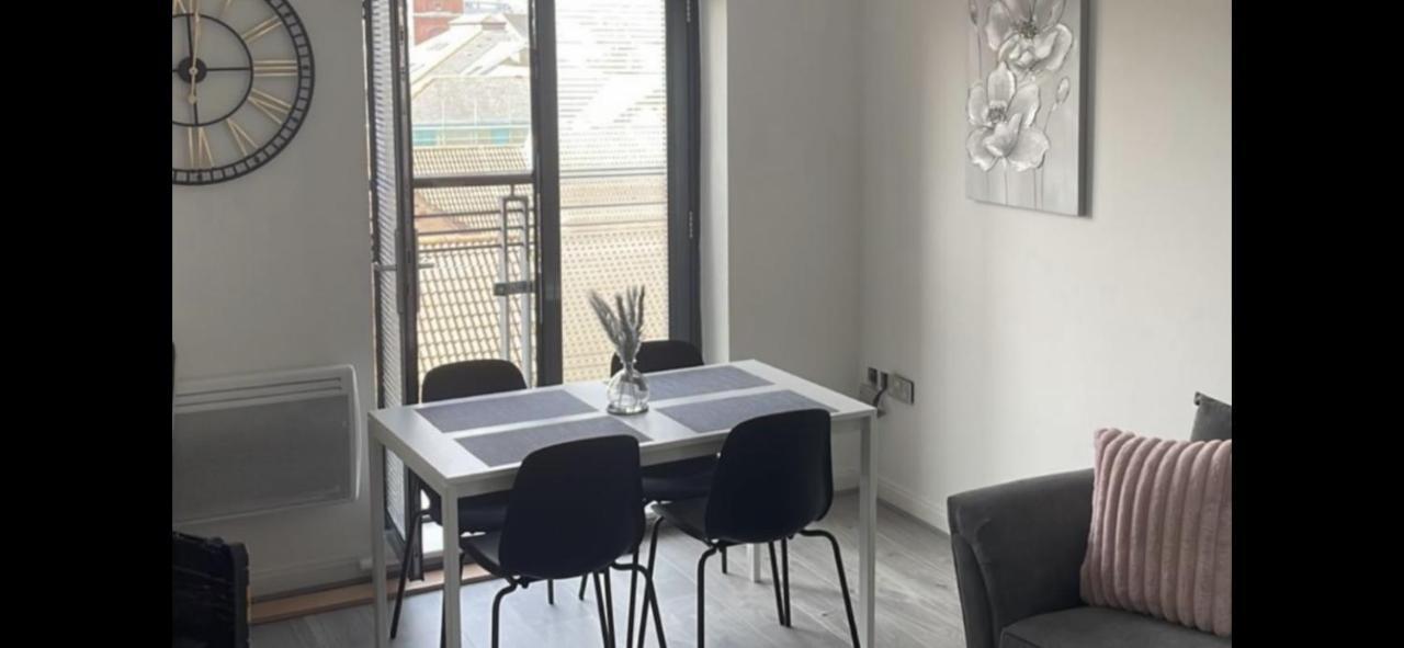 2 Bed Modern Apartment Swansea Extérieur photo