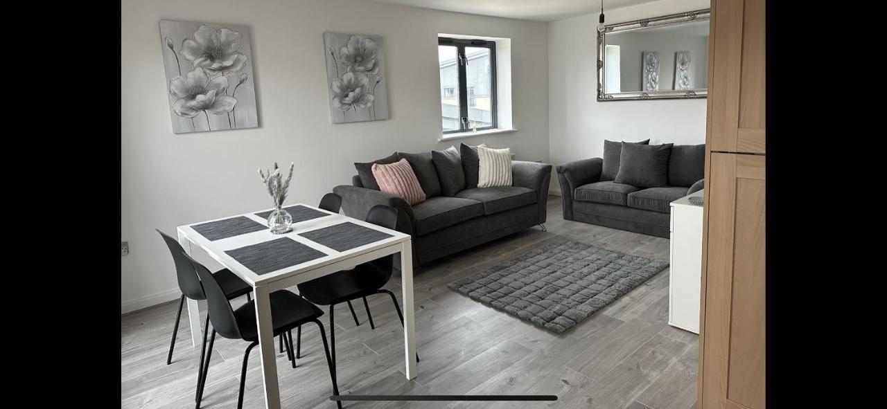 2 Bed Modern Apartment Swansea Extérieur photo