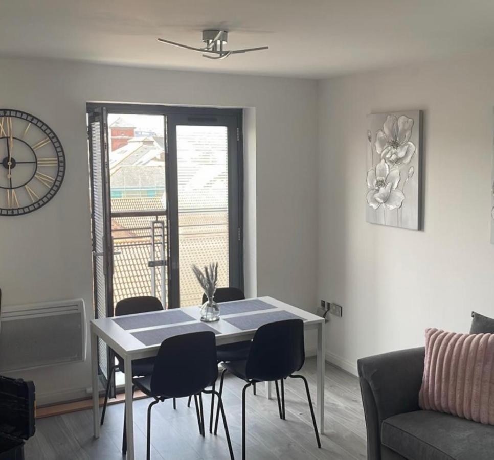 2 Bed Modern Apartment Swansea Extérieur photo