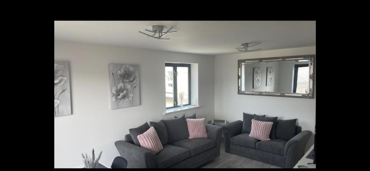 2 Bed Modern Apartment Swansea Extérieur photo