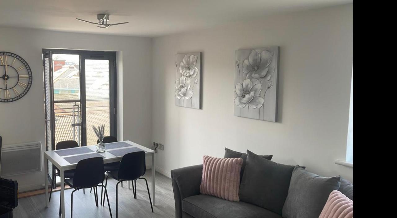 2 Bed Modern Apartment Swansea Extérieur photo
