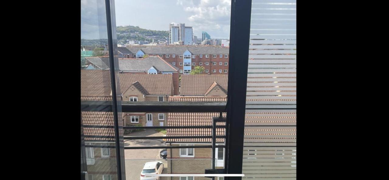 2 Bed Modern Apartment Swansea Extérieur photo