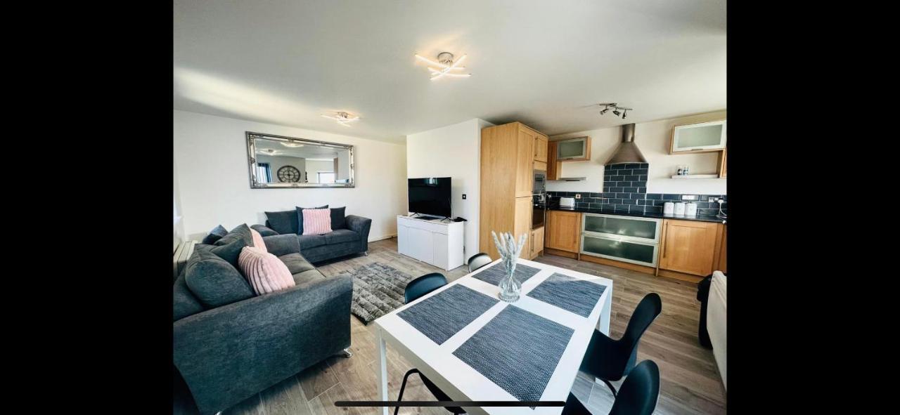 2 Bed Modern Apartment Swansea Extérieur photo