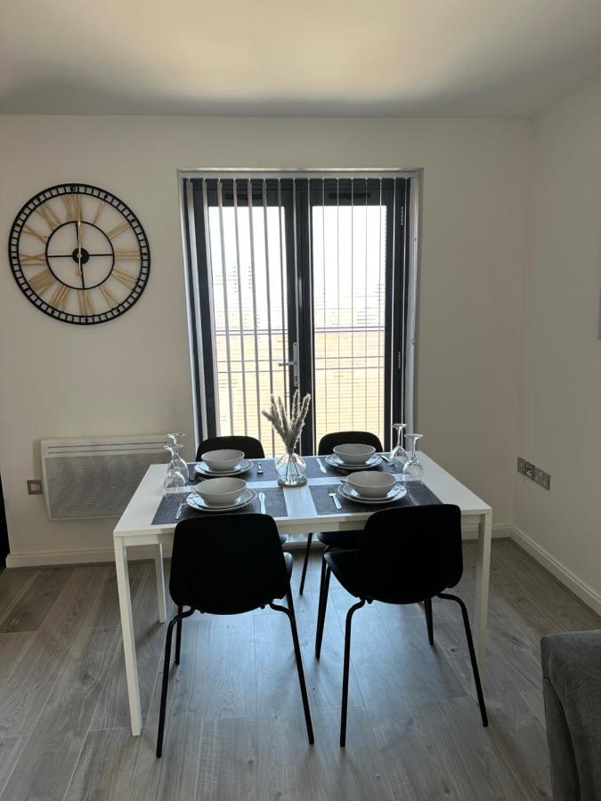 2 Bed Modern Apartment Swansea Extérieur photo