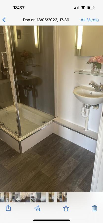 2 Bed Modern Apartment Swansea Extérieur photo
